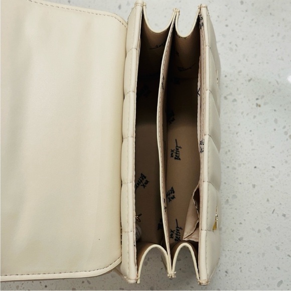 🆕🍭Betsey Johnson Sweet As Candy Gummy Bear Convertible Handbag NWT🧸 - Picture 10 of 11